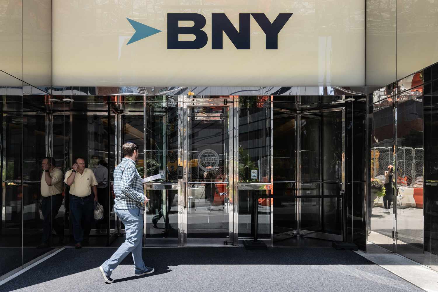 紐約銀行股票因手續費收入增加和支出減少而飆升