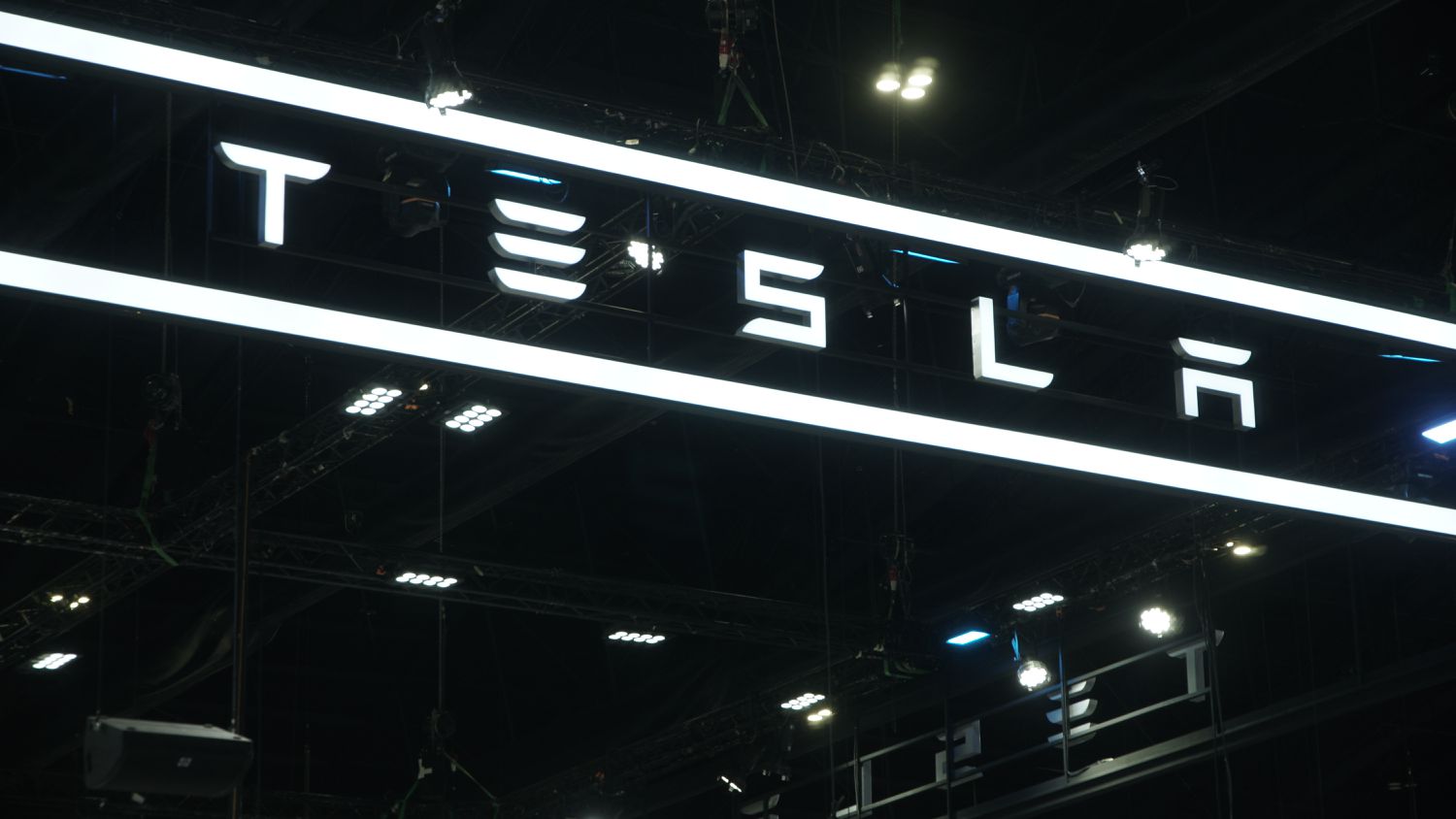 現在最熱門的股票走勢：Supermicro、Tesla、Gap 等