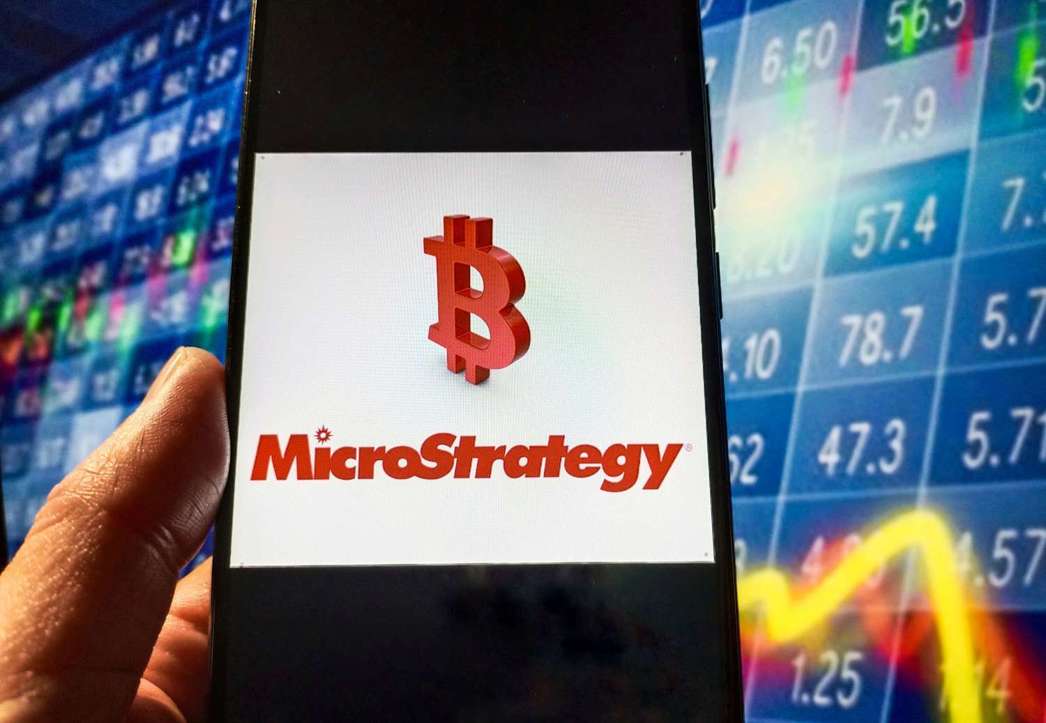 MicroStrategy 上週買入 $5.4B 增加了其比特幣儲備；股票下跌