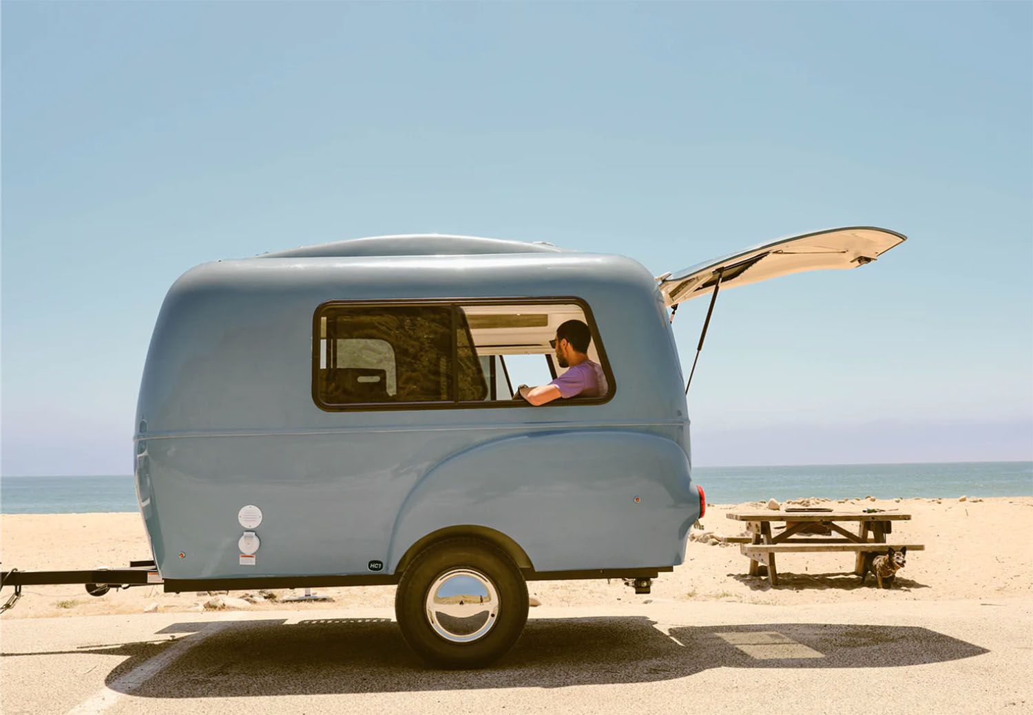Happier Camper 推出最新、最實惠的旅行拖車