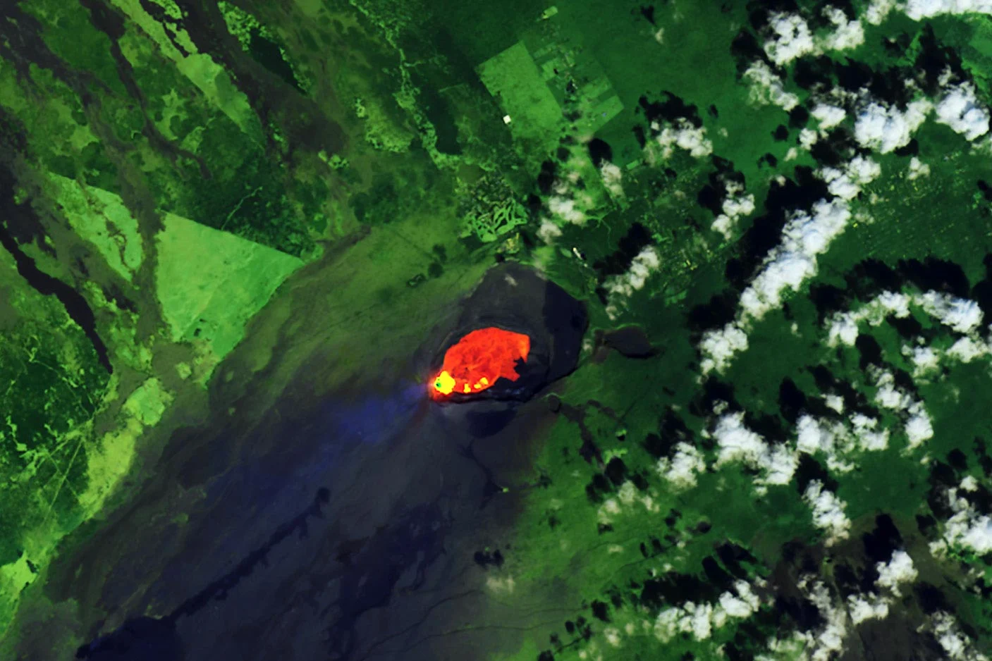 基拉韋厄火山 (Kīlauea) 壯觀的熔岩噴泉高達 250 英尺