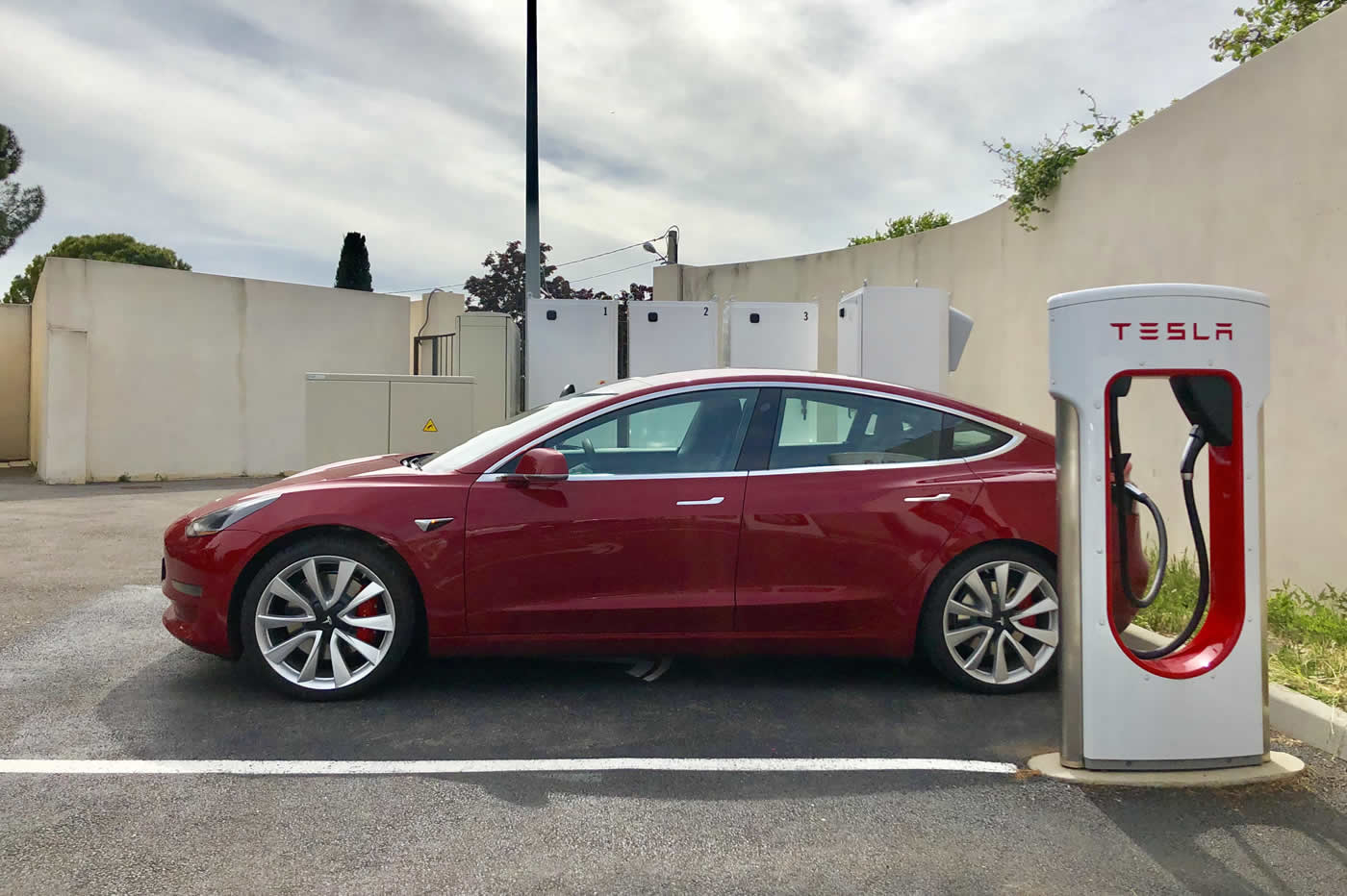 Tesla Model 3：解鎖充電能力的更新