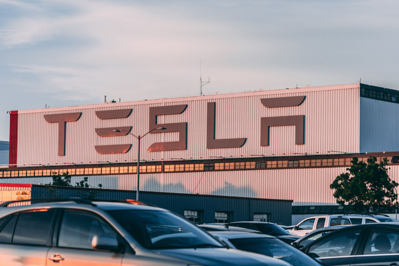 Tesla ได้รับผลกระทบจากความสำเร็จของการเปิดตัว SpaceX อย่างไร