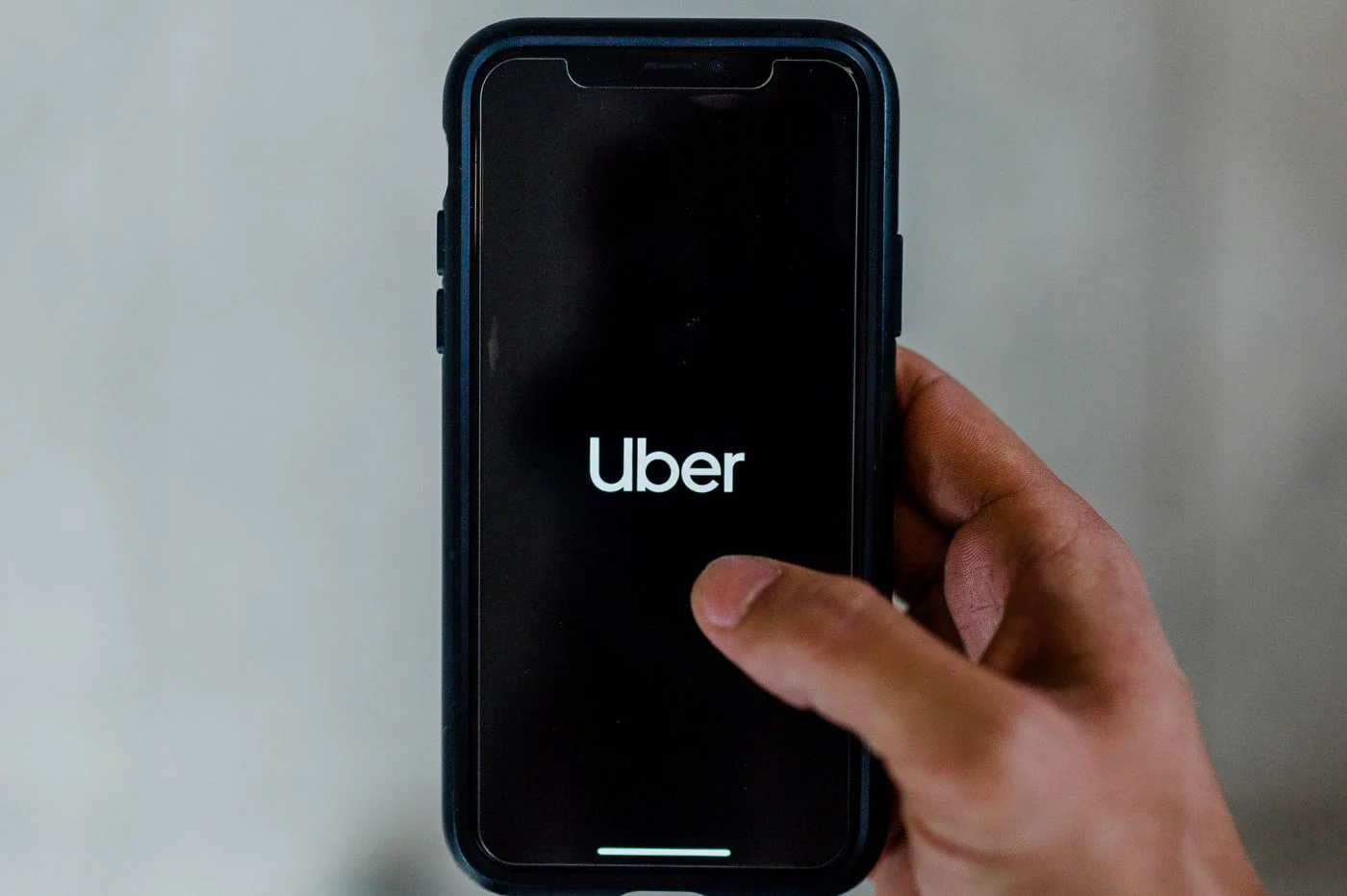 Uber ขึ้นราคาเมื่อสมาร์ทโฟนของคุณหมดประจุหรือไม่