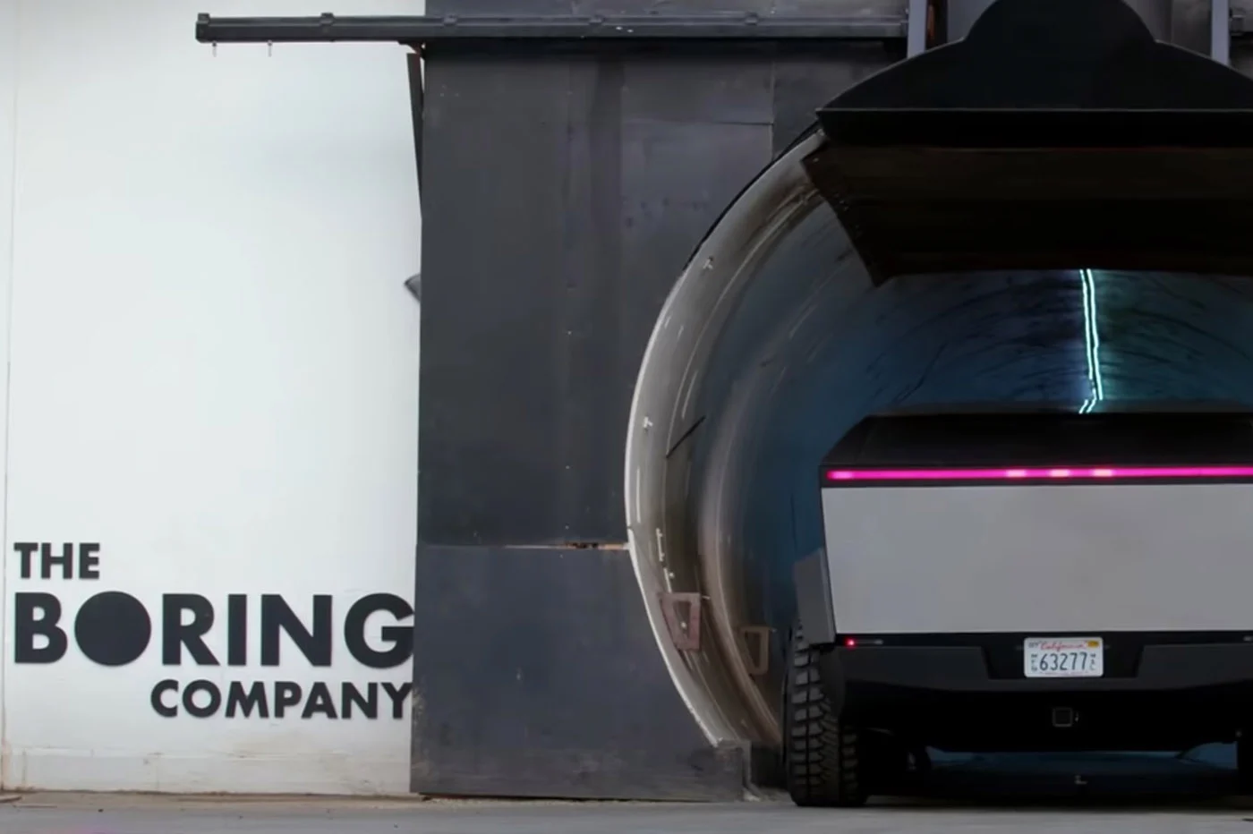 觀看 Tesla Cybertruck 透過 The Boring Company 設計的洛杉磯地下隧道