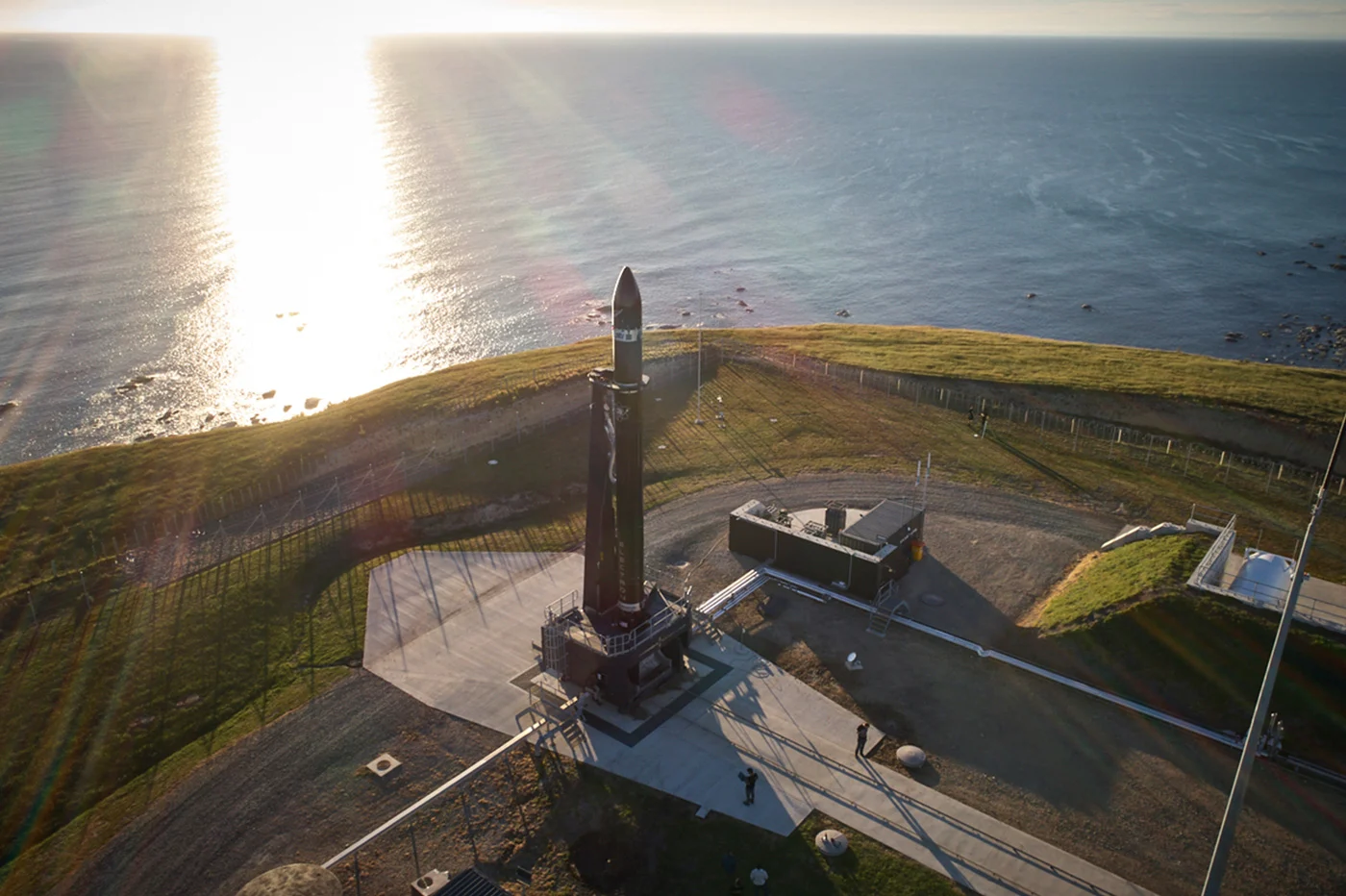 Rocket Lab จะกู้เครื่องยิงด้วยเฮลิคอปเตอร์