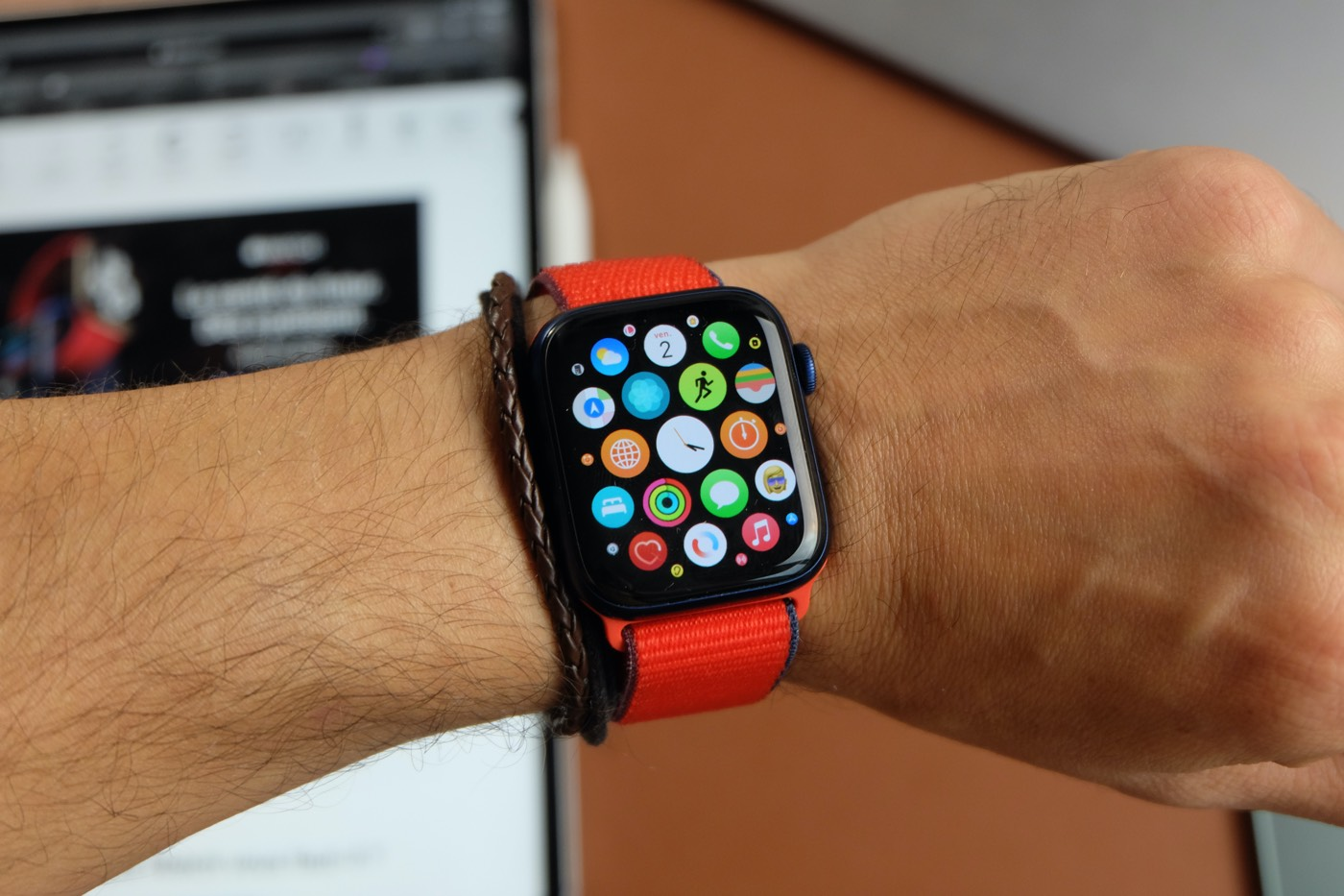 很快，一款适合极限运动的新版Apple Watch？