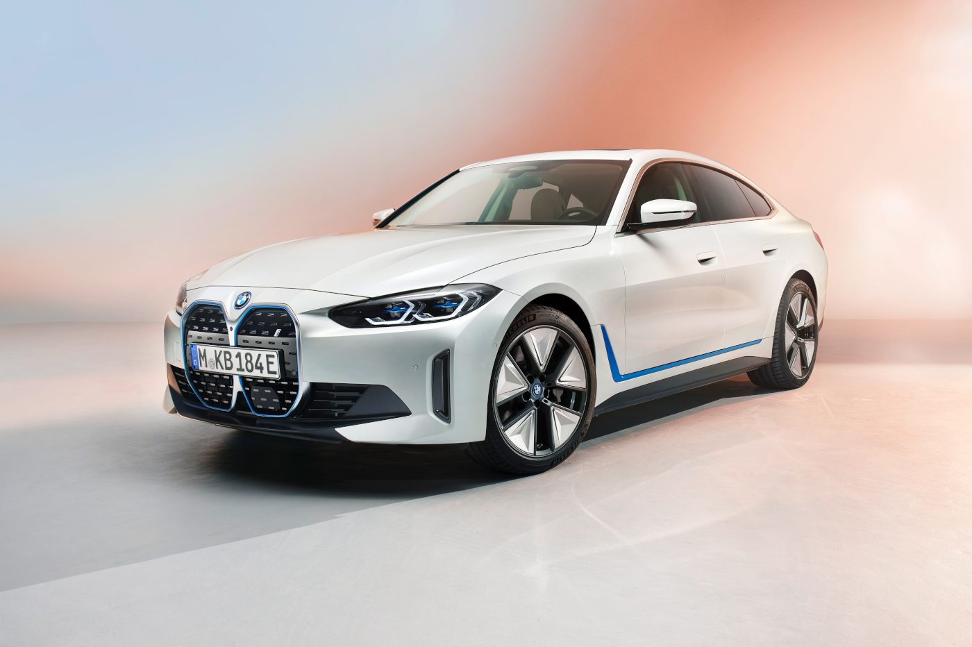 BMW i4：“真正的”100% 电动 BMW，530 马力