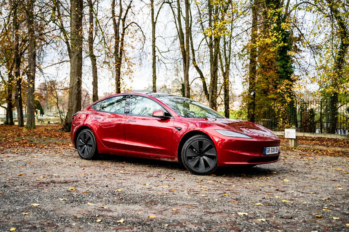 新的和改进的特斯拉 Model 3 测试：非常出色