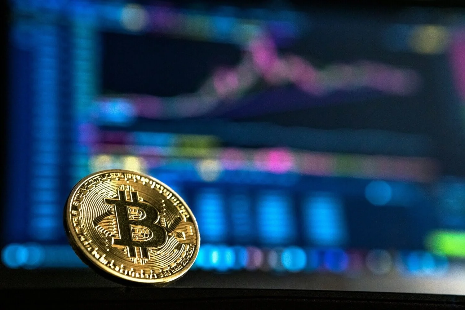 Bitcoin: เหตุใดมูลค่าของมันจึงทรุดตัวลงสู่ระดับสุดซึ้งในวันจันทร์นี้