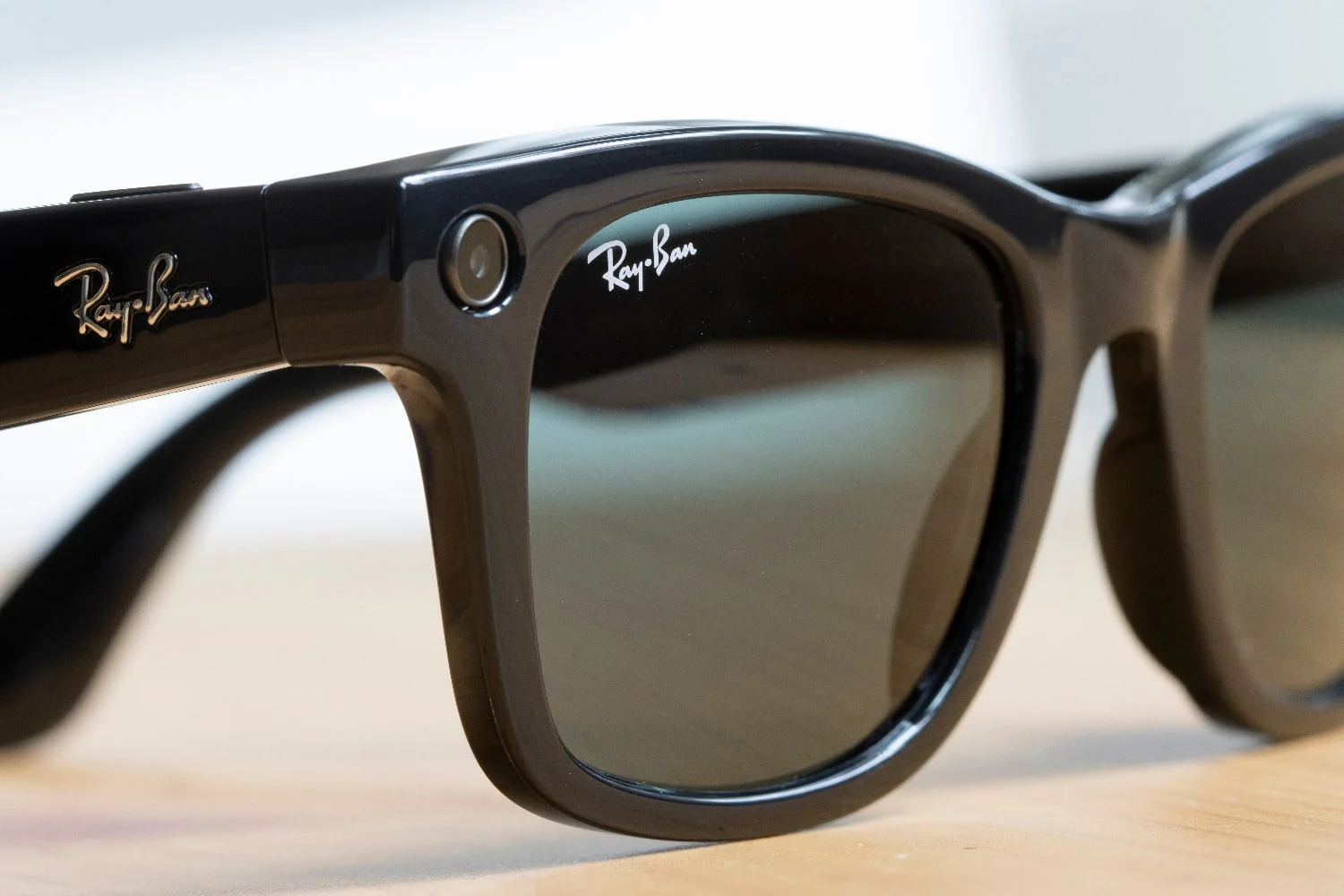 Ray-Ban Meta：銷售爆炸性成長的高科技眼鏡