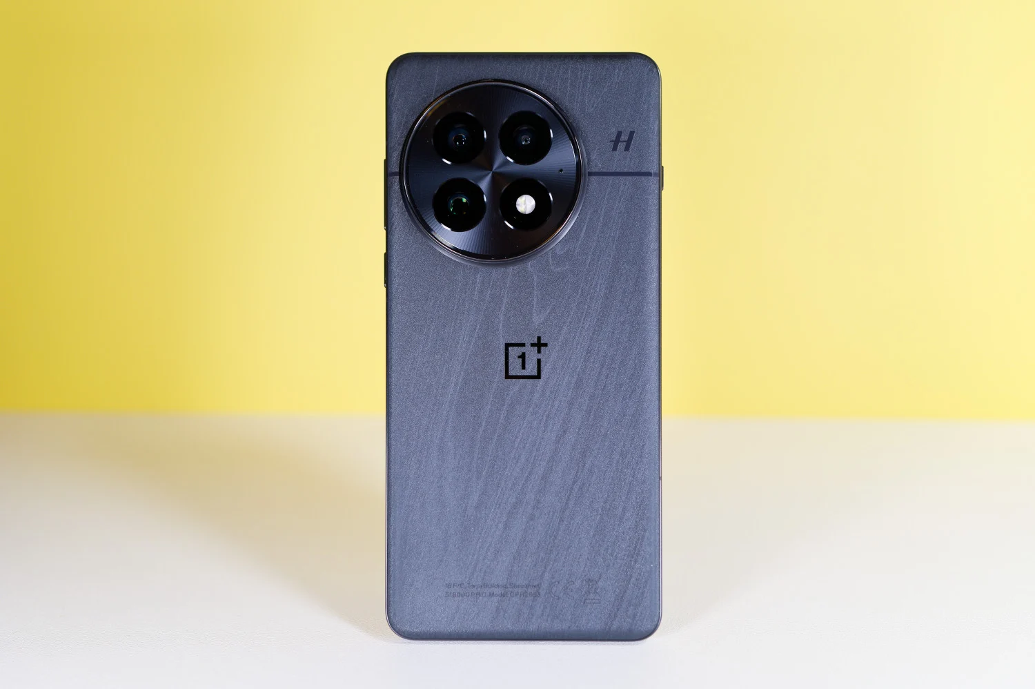 OnePlus 13评测：更漂亮、更强、更贵