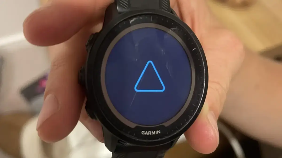 Garmin GPS手表卡在蓝色三角形靴子循环中