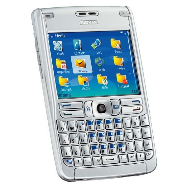 Nokia E61 與Google Pixel 9 Pro Fold