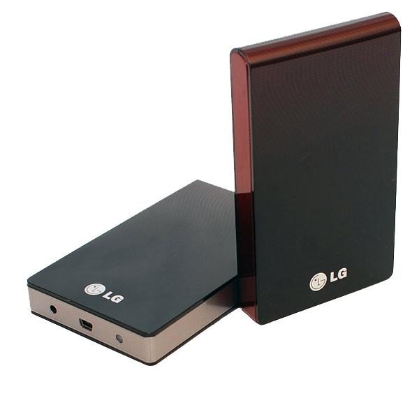 LG XD1 160 GB USB 相對於 Crucial X6 4 至