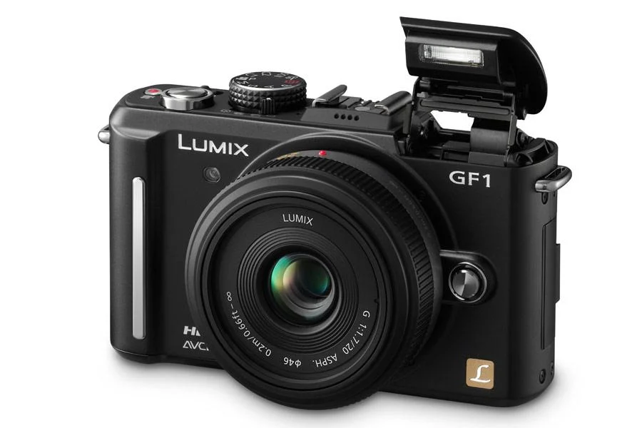 Panasonic Lumix DMC-GF1 + เลนส์ 20 มม. Olympus OM-D E-M1 Mark III