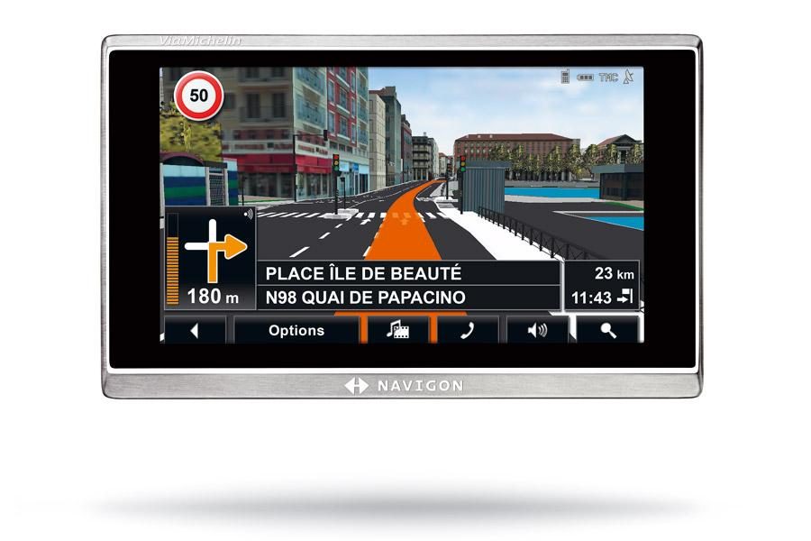 Navigon 8450 Live 與 Garmin DriveLuxe 51 LMT-S