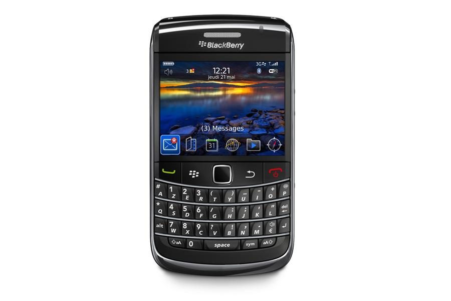 RIM BlackBerry Bold 9700 对比三星 Galaxy Z Flip 6