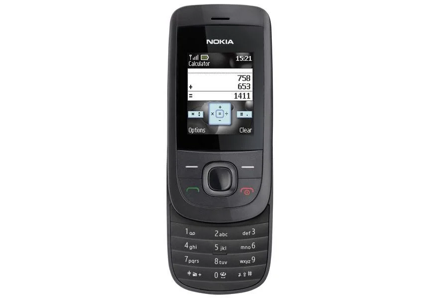 Nokia 2220 Slide 與三星 B2710 (GT-B2710)