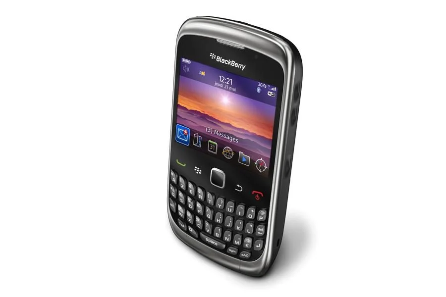 RIM BlackBerry Curve 3G (BlackBerry 9300) 對比 OnePlus Nord 4