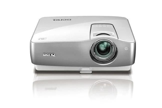 BenQ W1100 กับ Epson EF-100B