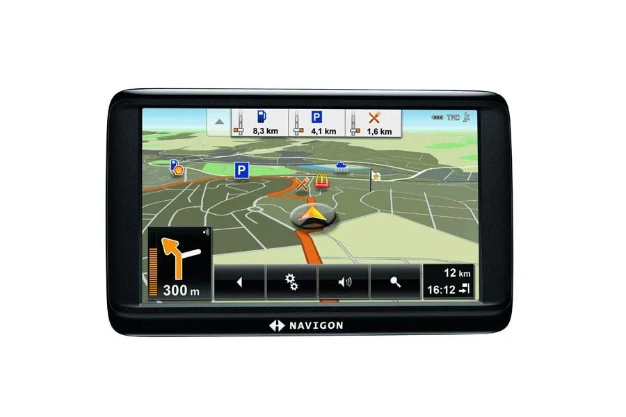 Navigon 70 Easy Europe 与 Garmin DriveAssist 51 LMT-S