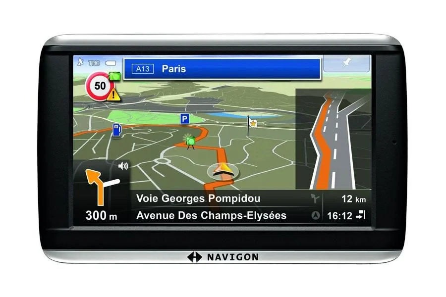 Navigon 42 Premium กับ TomTom GO 6200