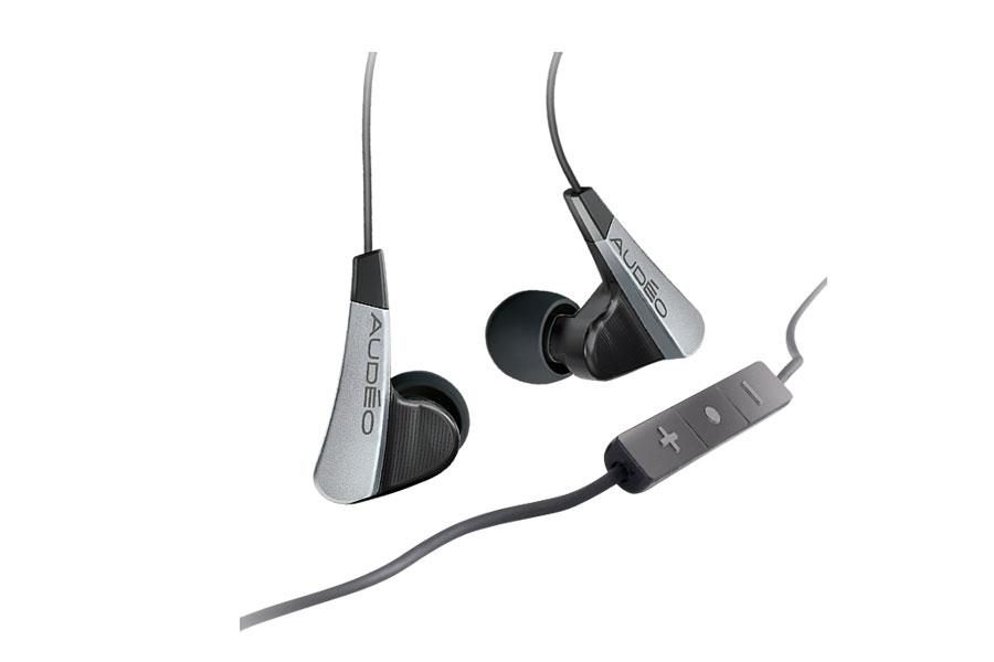 Phonak Audéo PFE 132 與 Nothing Ear（棒）