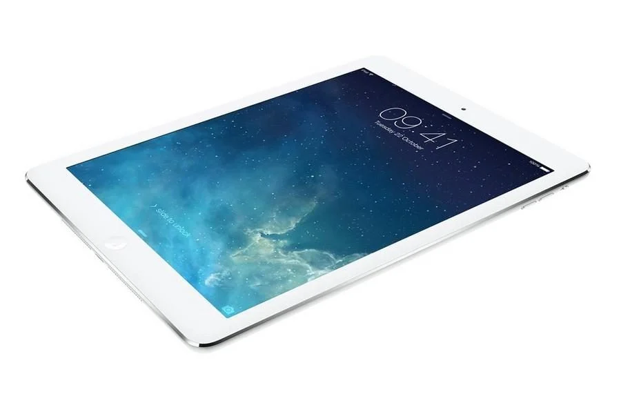 Apple iPad Air 16GB Wi-Fi 与 Google Pixel 平板电脑