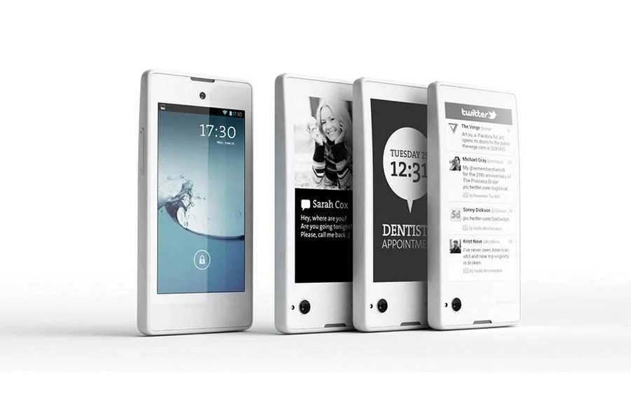 Yota Devices YotaPhone กับ Samsung Galaxy Z Flip 6