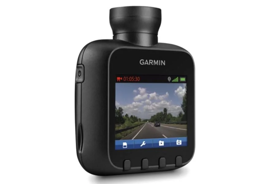 Garmin 行車記錄器 20 與 Blackvue DR650GW-2CH 對比