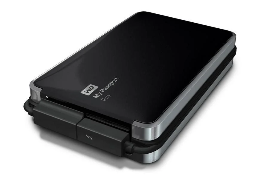 WD My Passport Pro 4 至 IStorage DiskAshur M2 1 至