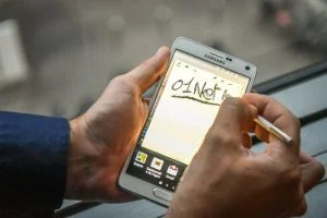 Galaxy Note 4 評測：它比 iPhone 6 Plus 做得更多、更好