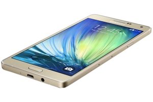 三星 Galaxy S6：2K 屏幕、64 位处理器和轻量级界面