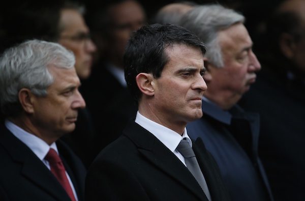 Valls: Cazeneuve จะทำข้อเสนอภายในแปดวันเกี่ยวกับการควบคุมอินเทอร์เน็ต