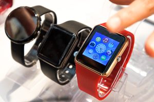 MWC 2015: Apple Watch ยังไม่พร้อมใช้งานและคัดลอกแล้ว... ใน Android (วิดีโอ)