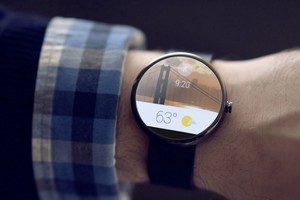 Google 更新了 Android Wear，支援 Wi-Fi…和表情符號！