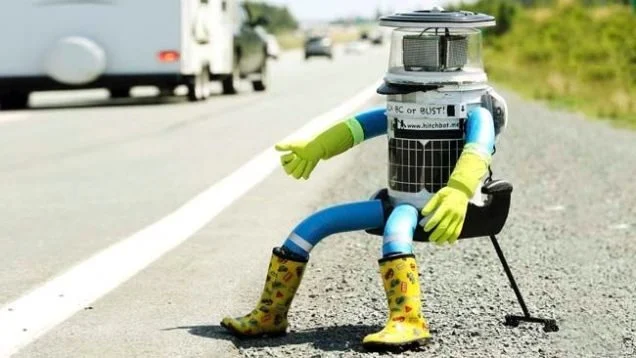 hitchBOT，搭便车的机器人遭到野蛮攻击并肢解