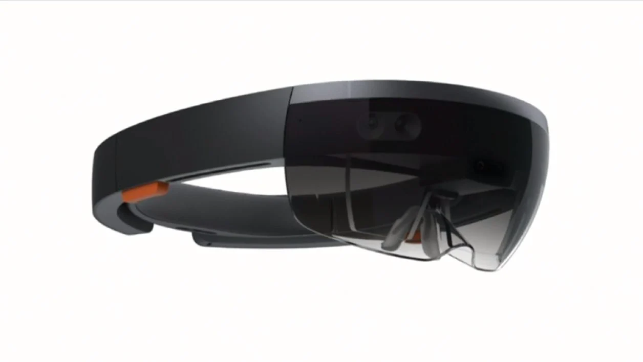 HoloLens ซึ่งเป็นชุดหูฟังความเป็นจริงผสมของ Microsoft จะเป็นรูปเป็นร่างในต้นปี 2559