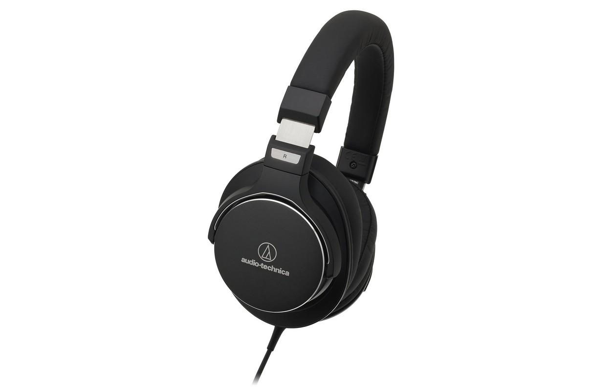 Audio-technica ATH-MSR7NC 对比 Ultimate Ears UE 贴合