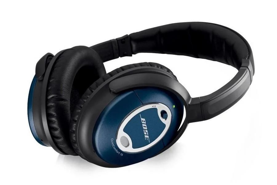 Bose QuietComfort 15 與 Ultimate Ears UE Fits 對比