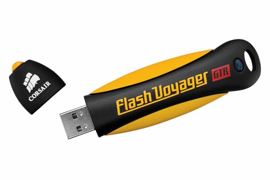 Corsair Flash Voyager GTR 32GB 与 Transcend JetFlash 920 256GB