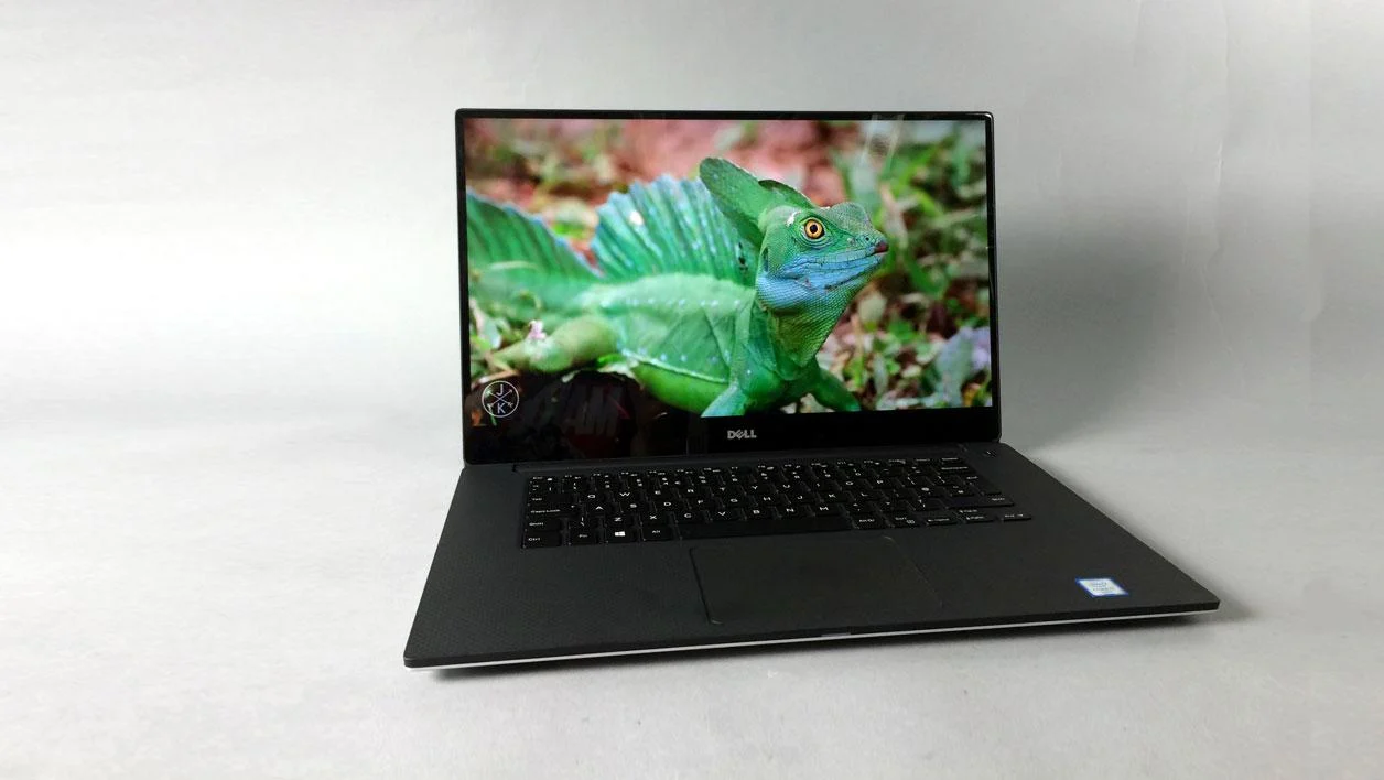 戴尔 XPS 15 (9550) 与三星 Galaxy Book 3 Ultra