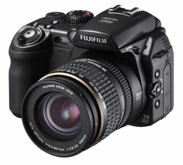 Fujifilm Finepix S9600 与 Sony Cyber-shot RX10 Mark III