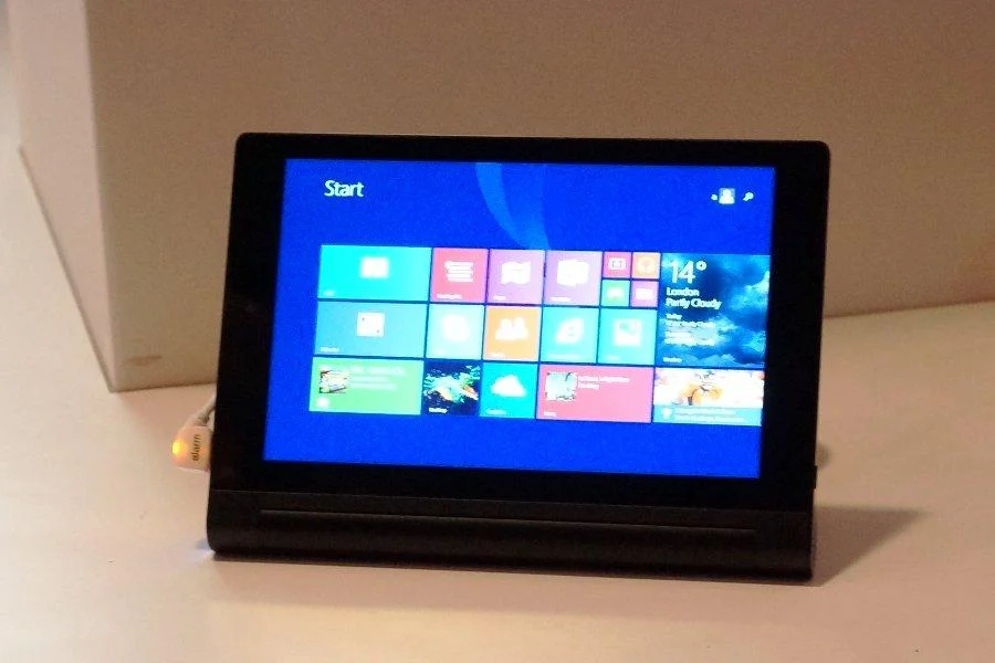 Lenovo Yoga Tablet 2 Windows 8 นิ้ว เทียบกับ Samsung Galaxy Tab A9+