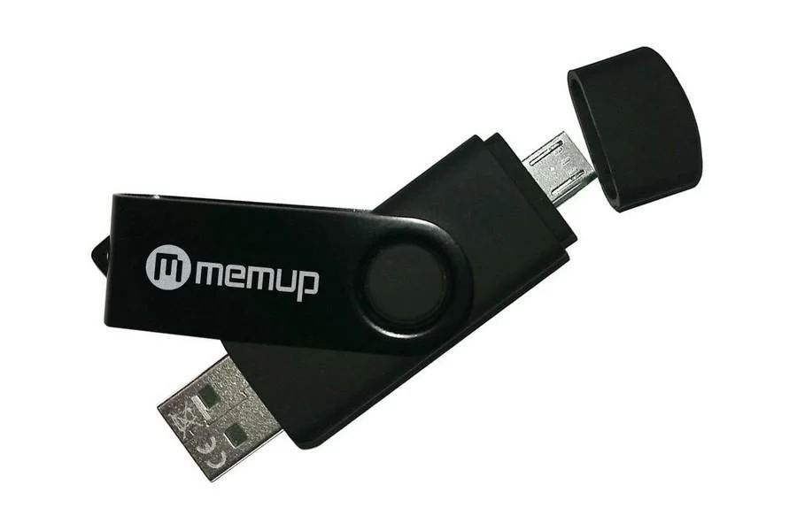 Memup DualKey USB 2.0 16 Go 對比 Transcend JetFlash 920 256 Go