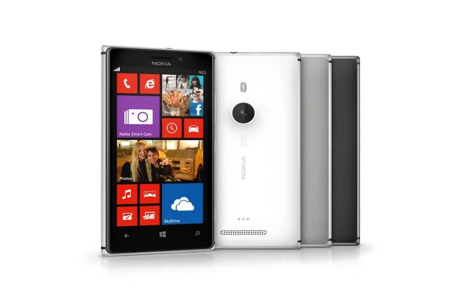 诺基亚 Lumia 925 与三星 Galaxy Z Flip 6