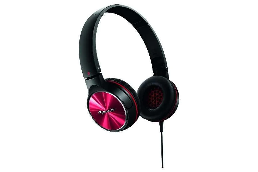 Pioneer SE-MJ532-R 對比 Ultimate Ears UE 貼合