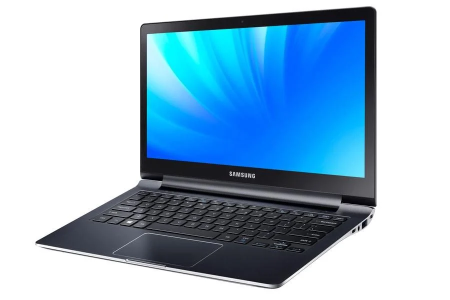 三星 ATIV Book 9 Plus (NP940X3G-K01FR) 与 Lenovo ThinkPad X13s Gen 1