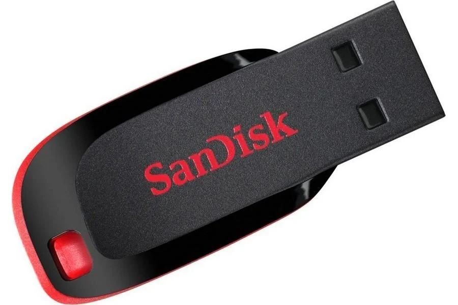 SanDisk Cruzer Blade 16 Go 對比 Transcend JetFlash 920 256 Go